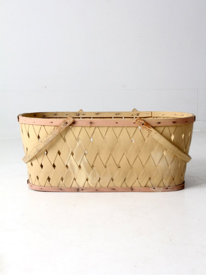 Charming Antique Cream Splint Weave Basket with Pink Trim: Charming Antique Cream Splint Weave Basket with Pink Trim This charming antique splint weave basket features a lovely cream color and collapsible bentwood double handles, making it an ideal catchall f