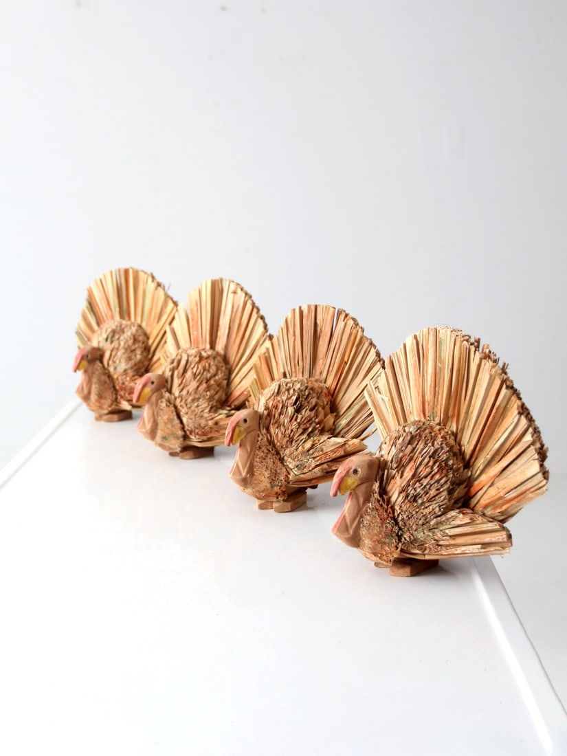 Set of 4 Vintage Woven Decorative Turkeys for Thanksgiving: Set of 4 Vintage Woven Decorative Turkeys for Thanksgiving Celebrate Thanksgiving with this charming set of four vintage woven decorative turkeys. Each turkey showcases natural woven textures compleme