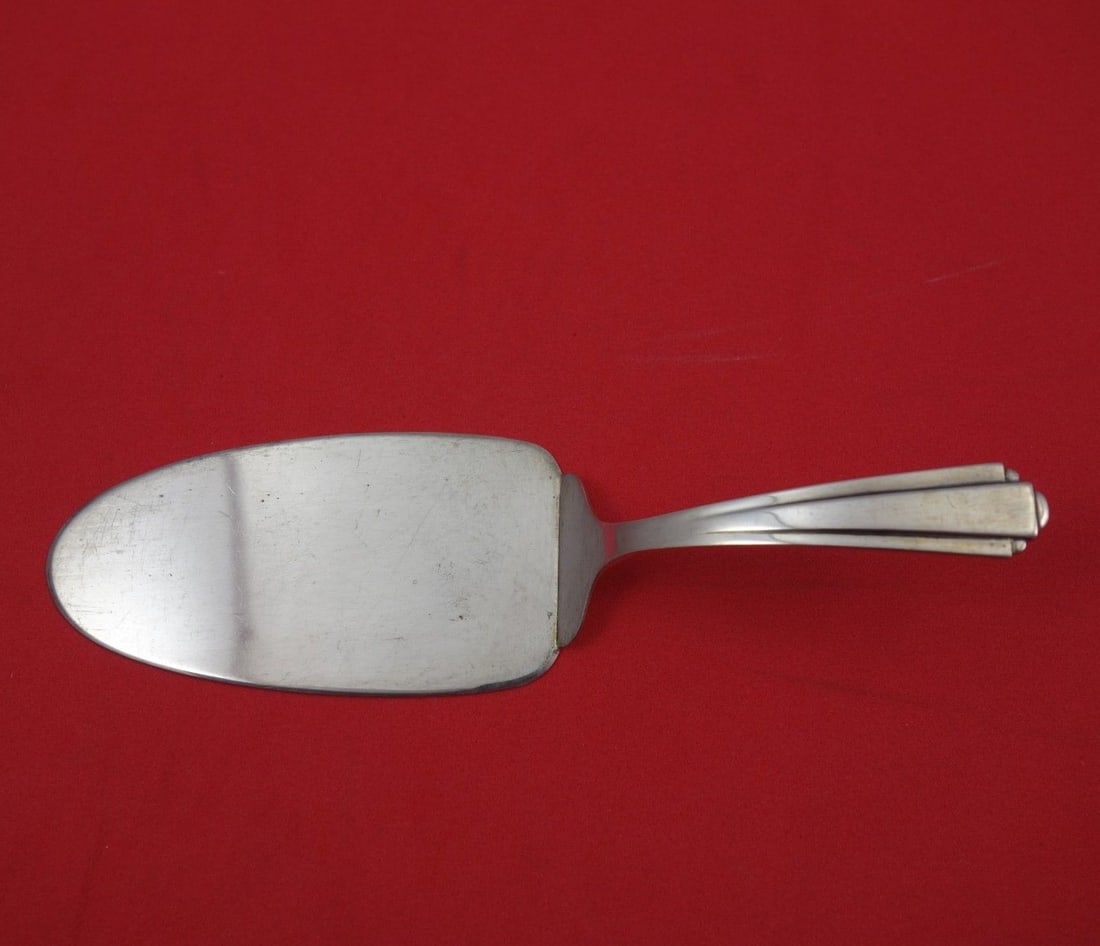 Eiler & Marloe Derby #1 Sterling Silver Pastry Server 6 1/4 inches: Eiler & Marloe Derby #1 Sterling Silver Pastry Server 6 1/4 inches Presenting a stunning Sterling Silver Pastry Server from the Derby #1 pattern by Eiler and Marloe. This exquisite serving piece featu