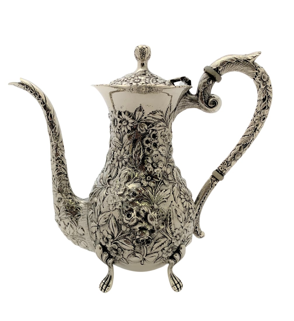 Antique 925 Sterling Silver Floral Chased Coffee Tea Pot Oil Pitcher: Antique 925 Sterling Silver Floral Chased Coffee Tea Pot Oil Pitcher This exquisite antique coffee and tea pot, crafted from 925 sterling silver, showcases intricate handmade floral chased designs tha