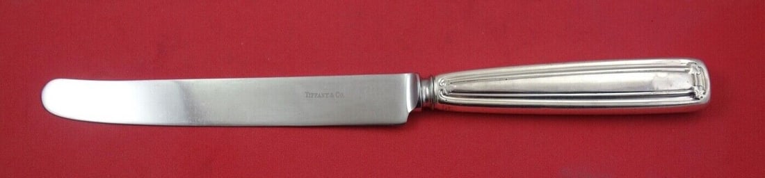 Tiffany & Co. Saint Dunstan Sterling Silver Dinner Knife 10 Inch: Tiffany & Co. Saint Dunstan Sterling Silver Dinner Knife 10 Inch Experience elegance with the Saint Dunstan dinner knife by Tiffany & Co. Crafted from high-quality sterling silver, this flatware piece