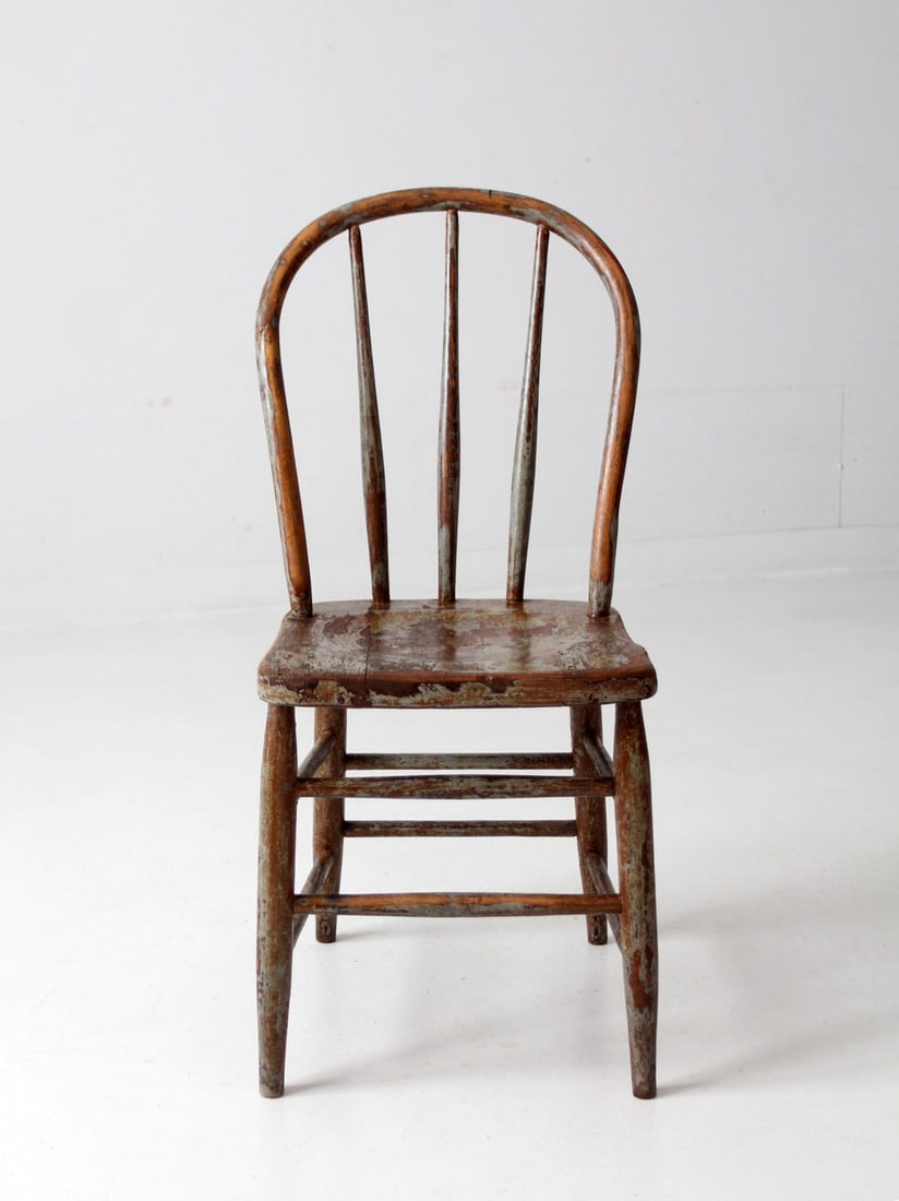 Charming Antique Windsor Chair with Spindle Back and Gray-Blue Paint: Charming Antique Windsor Chair with Spindle Back and Gray-Blue Paint Discover the charm of this antique farmhouse dining chair, showcasing a classic Windsor style with a beautifully crafted spindle ba