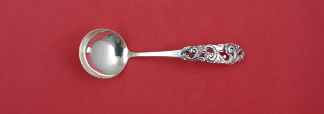 Tele Pattern Mylius Brodrene Norwegian Sterling Silver Sauce Ladle 4.75": Tele Pattern Mylius Brodrene Norwegian Sterling Silver Sauce Ladle 4.75" Discover the elegance of the Tele pattern with this exquisite Norwegian Sterling Silver Sauce Ladle by Mylius Brodrene. Measuri