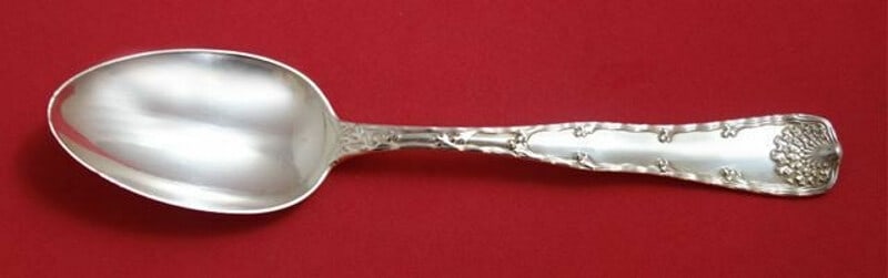 Tiffany & Co Wave Edge Sterling Silver Serving Spoon 8 5/8": Tiffany & Co Wave Edge Sterling Silver Serving Spoon 8 5/8" This exquisite serving spoon from Tiffany & Co. features the elegant Wave Edge pattern, showcasing the brand's renowned craftsmanship. Craft