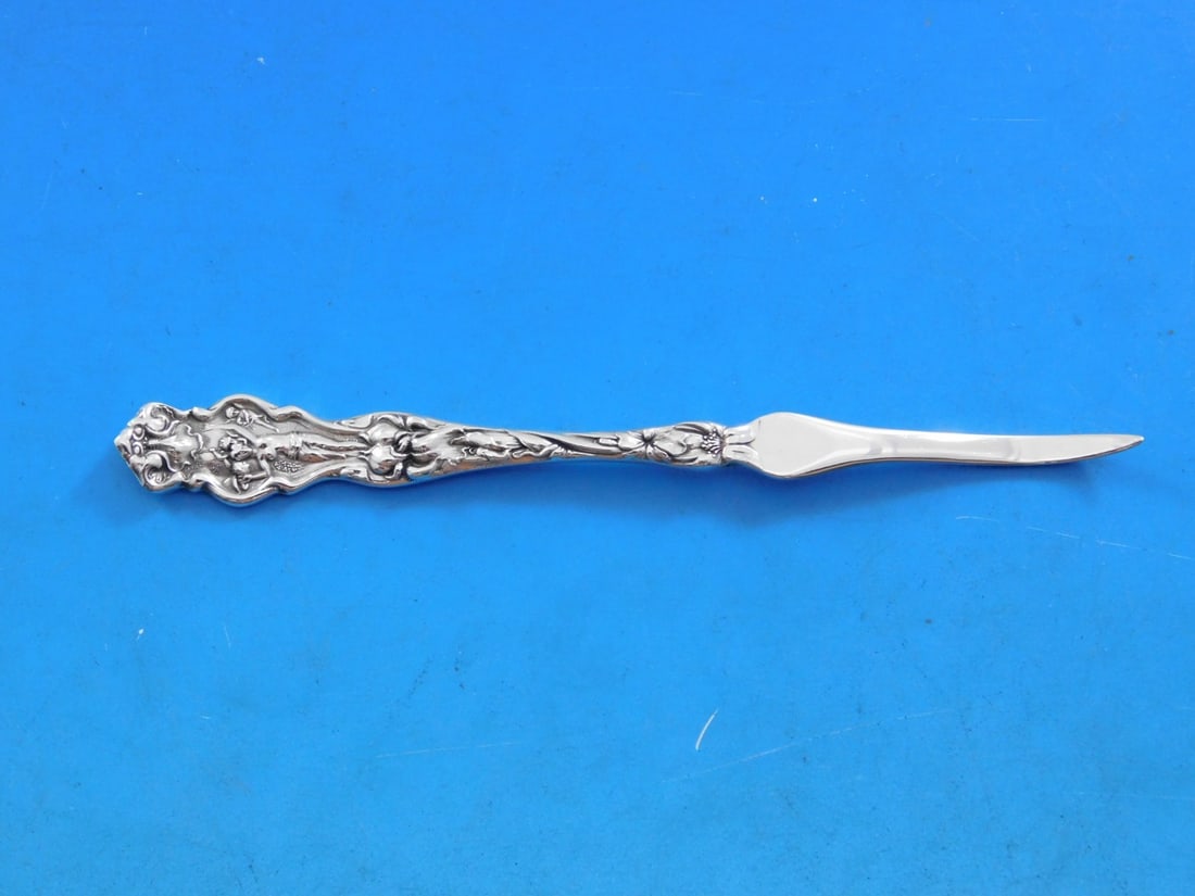 Wallace Irian Sterling Silver Nut Pick 4.5 Inch Antique Silverware: Wallace Irian Sterling Silver Nut Pick 4.5 Inch Antique Silverware This exquisite nut pick is crafted from sterling silver and features the elegant Irian pattern by Wallace. Measuring 4 1/2 inches, th