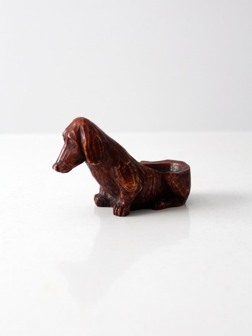 Vintage 1950s Comoy's Hound Dog Pipe Rest Made in Italy: Vintage 1950s Comoy's Hound Dog Pipe Rest Made in Italy This vintage 1950s Comoy's pipe rest is beautifully designed in the shape of a hound dog, crafted from cast composite wood in the Syroco style.