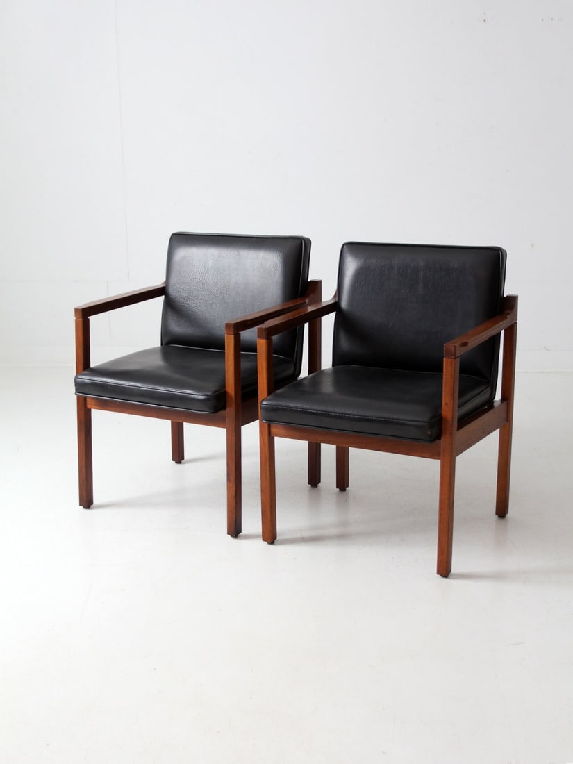 Sleek Walnut Mid Century Modern Armchairs in Black Leather: Sleek Walnut Mid Century Modern Armchairs in Black Leather Elevate your living space with these sleek mid-century modern armchairs, featuring a rich walnut finish paired with elegant black leather uph