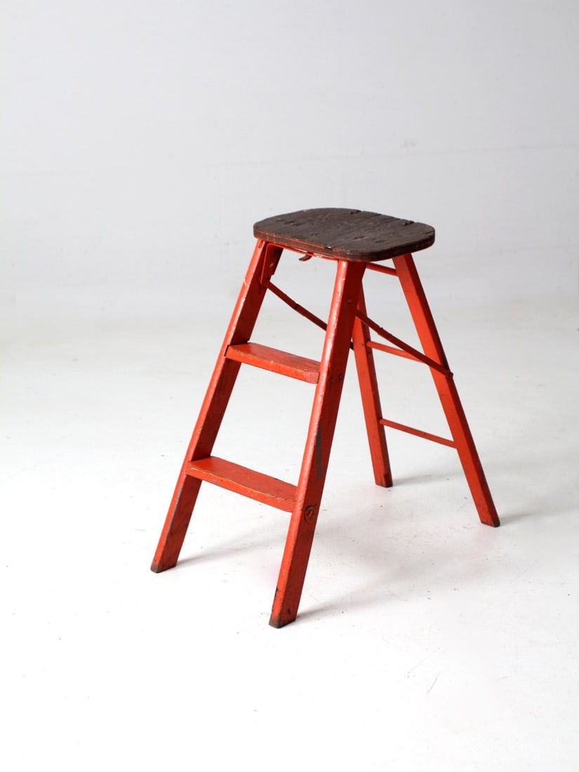 Vintage 1940s-1950s Wooden Step Ladder with Metal Hardware: Vintage 1940s-1950s Wooden Step Ladder with Metal Hardware This vintage wooden step ladder, dating back to the 1940s-1950s, showcases a charming collapsible design with a painted wood finish and sturd