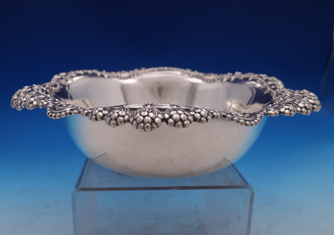 Tiffany & Co Vine Sterling Silver Fruit Bowl Raspberries 1850-1899: Tiffany & Co Vine Sterling Silver Fruit Bowl Raspberries 1850-1899 This exquisite fruit bowl from Tiffany & Co. is crafted in sterling silver (.925) and features the iconic Vine pattern, which was fir