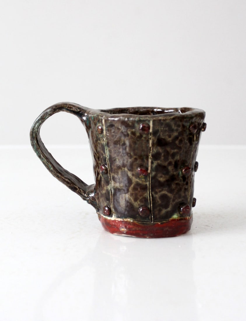 Rustic Vintage Handmade Mug Dark Green Glaze 6 Inch: Rustic Vintage Handmade Mug Dark Green Glaze 6 Inch This vintage handmade mug showcases a charming rustic design, beautifully crafted with a dark green glaze complemented by accents of rust red. The t