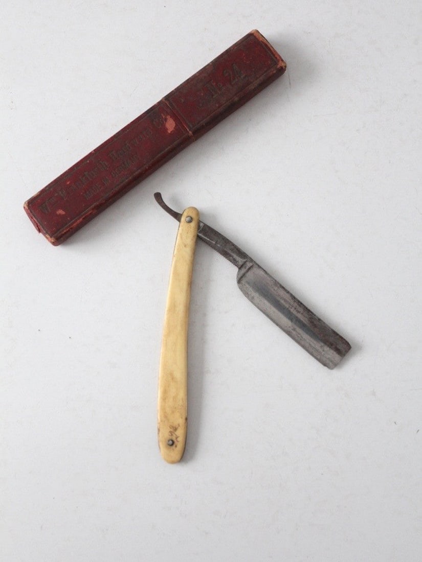 Antique 1910s 22 Martin Straight Razor with Bone Handle: Antique 1910s 22 Martin Straight Razor with Bone Handle This antique straight razor from the 1910s showcases a steel blade and a creamy bone handle, engraved with "22 Martin FULLY WARRANTED." It is ac
