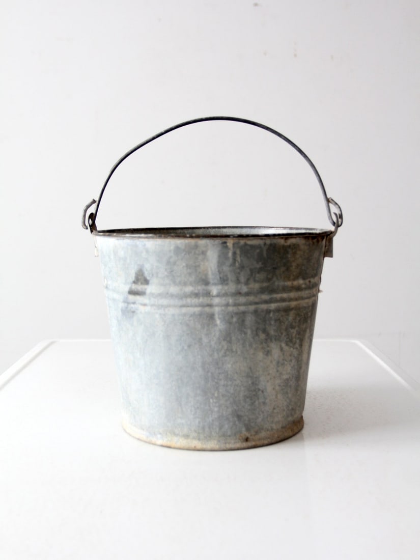 Rustic Vintage Galvanized Tin Bucket with Handle (1 of 11)