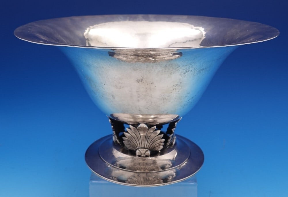Eric Magnussen for Gorham Sterling Silver Centerpiece Bowl 12 Inch Modernist Design: Eric Magnussen for Gorham Sterling Silver Centerpiece Bowl 12 Inch Modernist Design This exquisite centerpiece bowl, designed by Erik Magnussen for Gorham, showcases the elegance of Mid-Century Modern