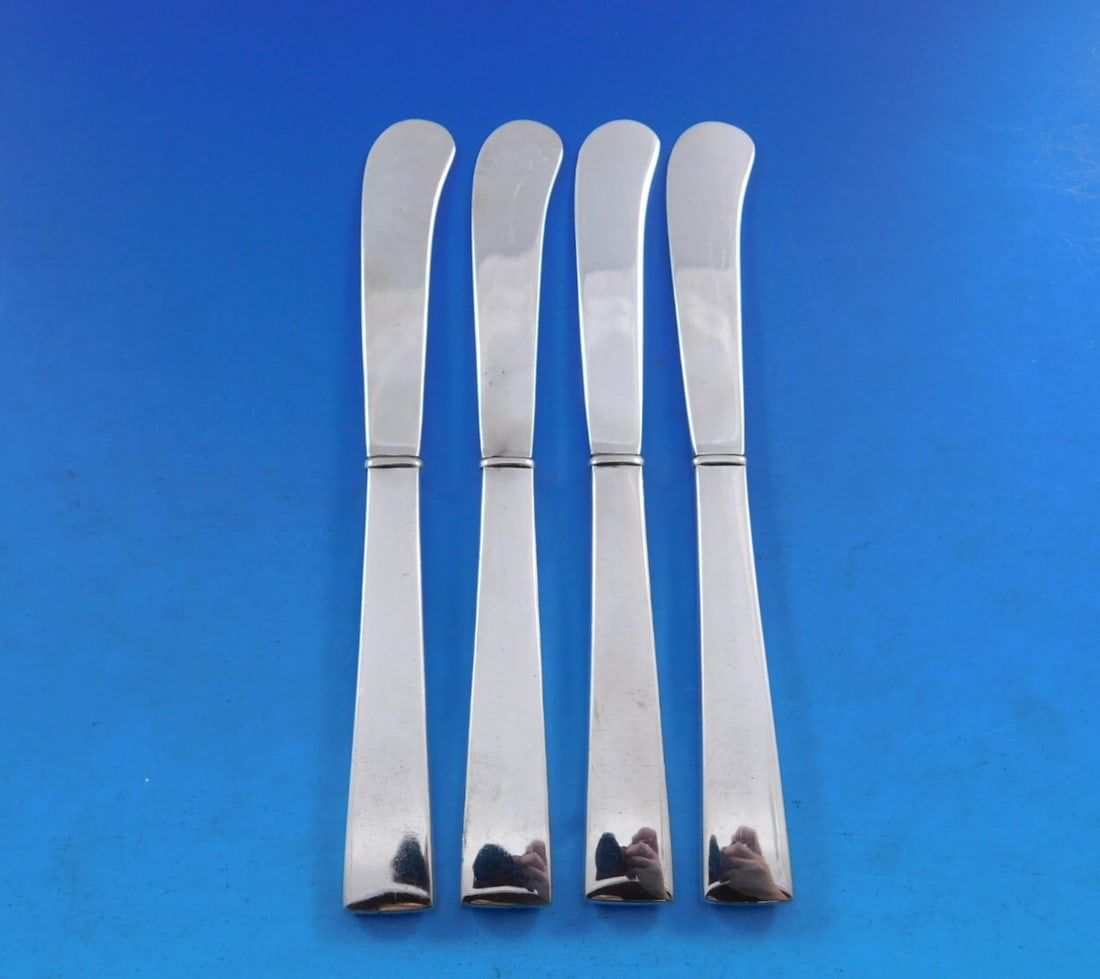 International Sterling Silver Continental Butter Spreaders Set of 4 6 Inch: International Sterling Silver Continental Butter Spreaders Set of 4 6 Inch Enhance your dining experience with this set of four Continental butter spreaders by International Sterling. Crafted from hig