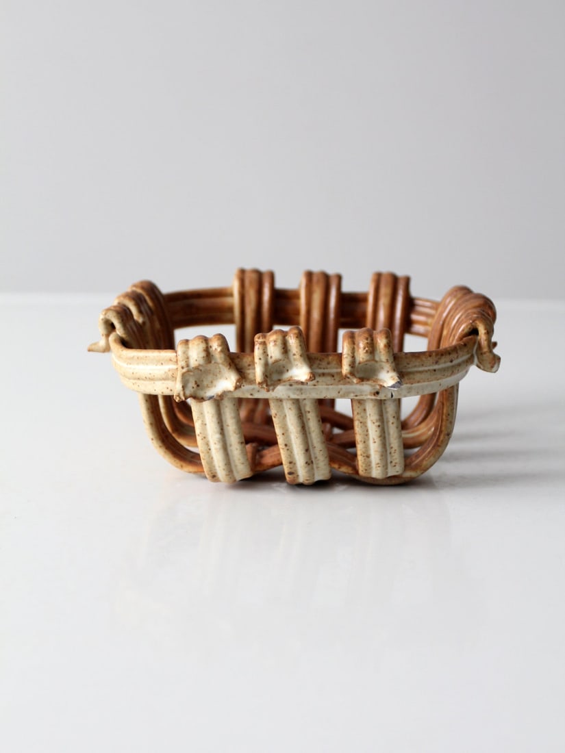 Vintage Studio Pottery Basket Bowl Ceramics Speckled Brown 7 Inch: Vintage Studio Pottery Basket Bowl Ceramics Speckled Brown 7 Inch This vintage studio pottery bowl features a charming design reminiscent of a berry basket. Hand-crafted from ceramic, it showcases an