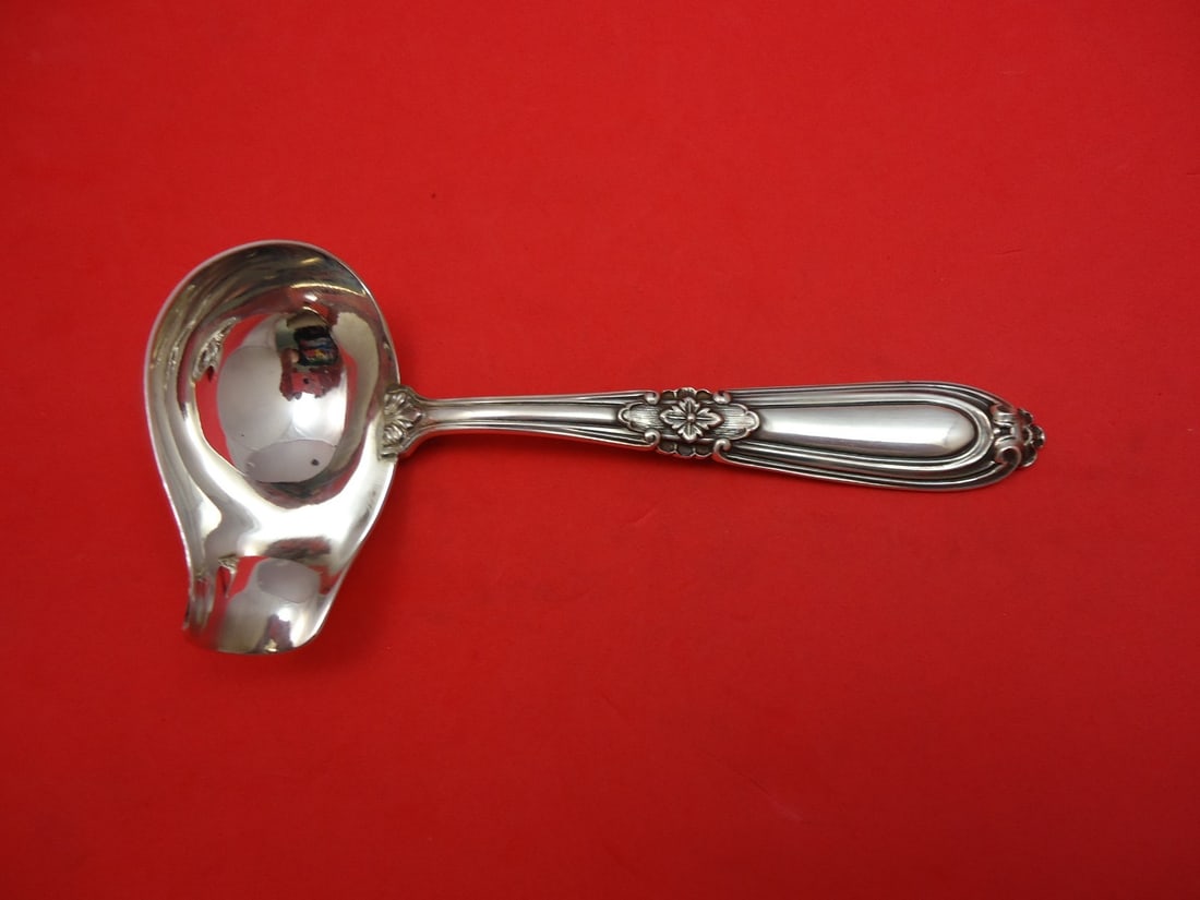 Buccellati Esteval Sterling Silver Gravy Ladle with Spout 6.5 inches: Buccellati Esteval Sterling Silver Gravy Ladle with Spout 6.5 inches This exquisite gravy ladle is part of the Esteval pattern by Buccellati, crafted from high-quality sterling silver. Measuring 6 1/2