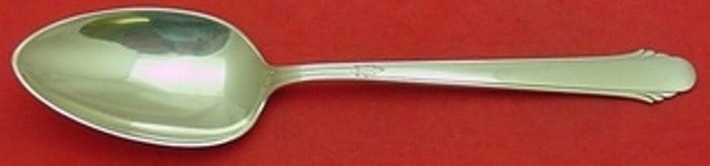 Durgin Hunt Club Sterling Silver 8.5 Serving Spoon: Durgin Hunt Club Sterling Silver 8.5 Serving Spoon This exquisite serving spoon features the elegant Hunt Club pattern by Durgin, crafted from high-quality sterling silver. Measuring 8 1/2 inches in l