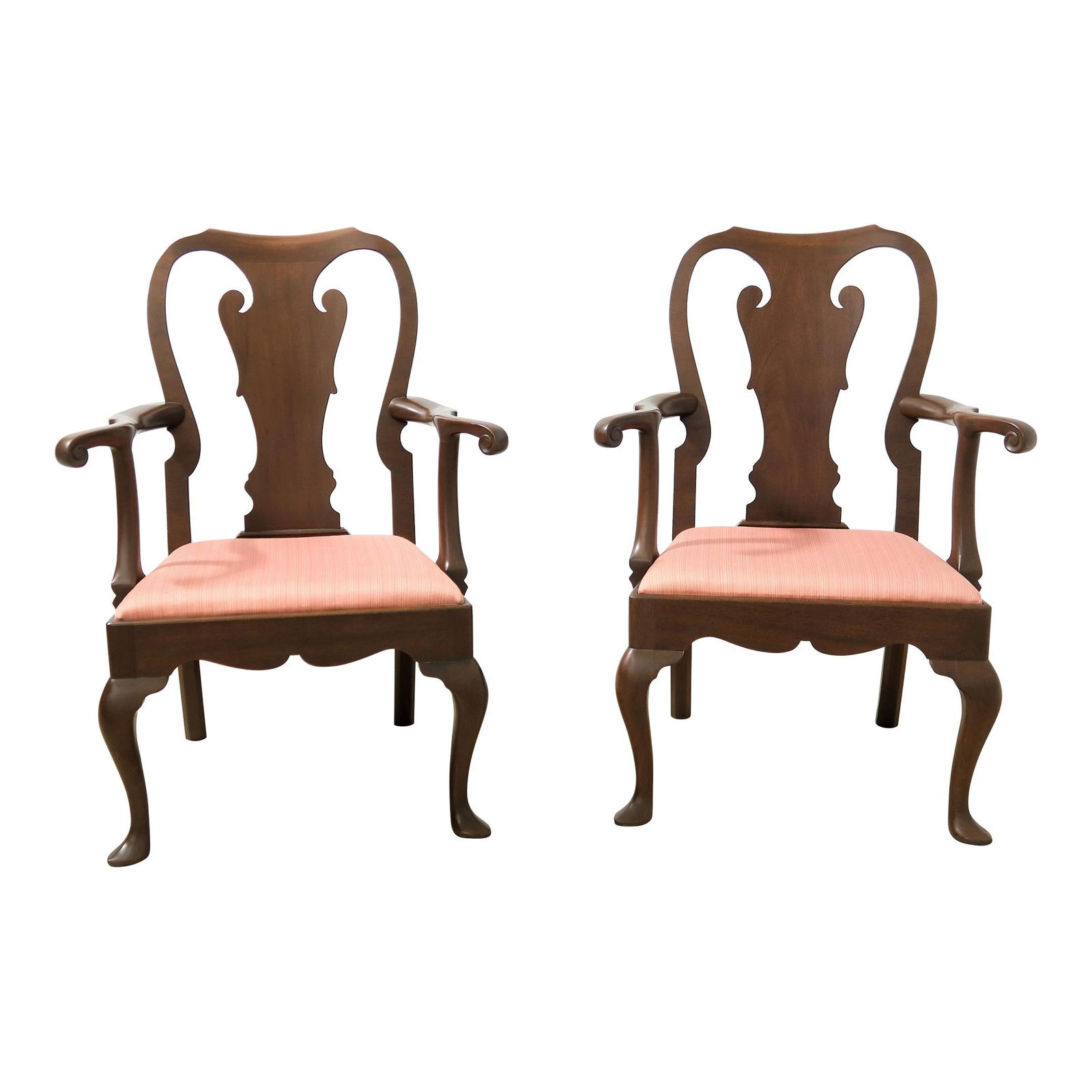Elegant Kittinger Colonial Williamsburg Mahogany Armchairs Pair: Elegant Kittinger Colonial Williamsburg Mahogany Armchairs Pair This exquisite pair of Kittinger Colonial Williamsburg mahogany armchairs showcases exceptional craftsmanship and timeless elegance. Cra