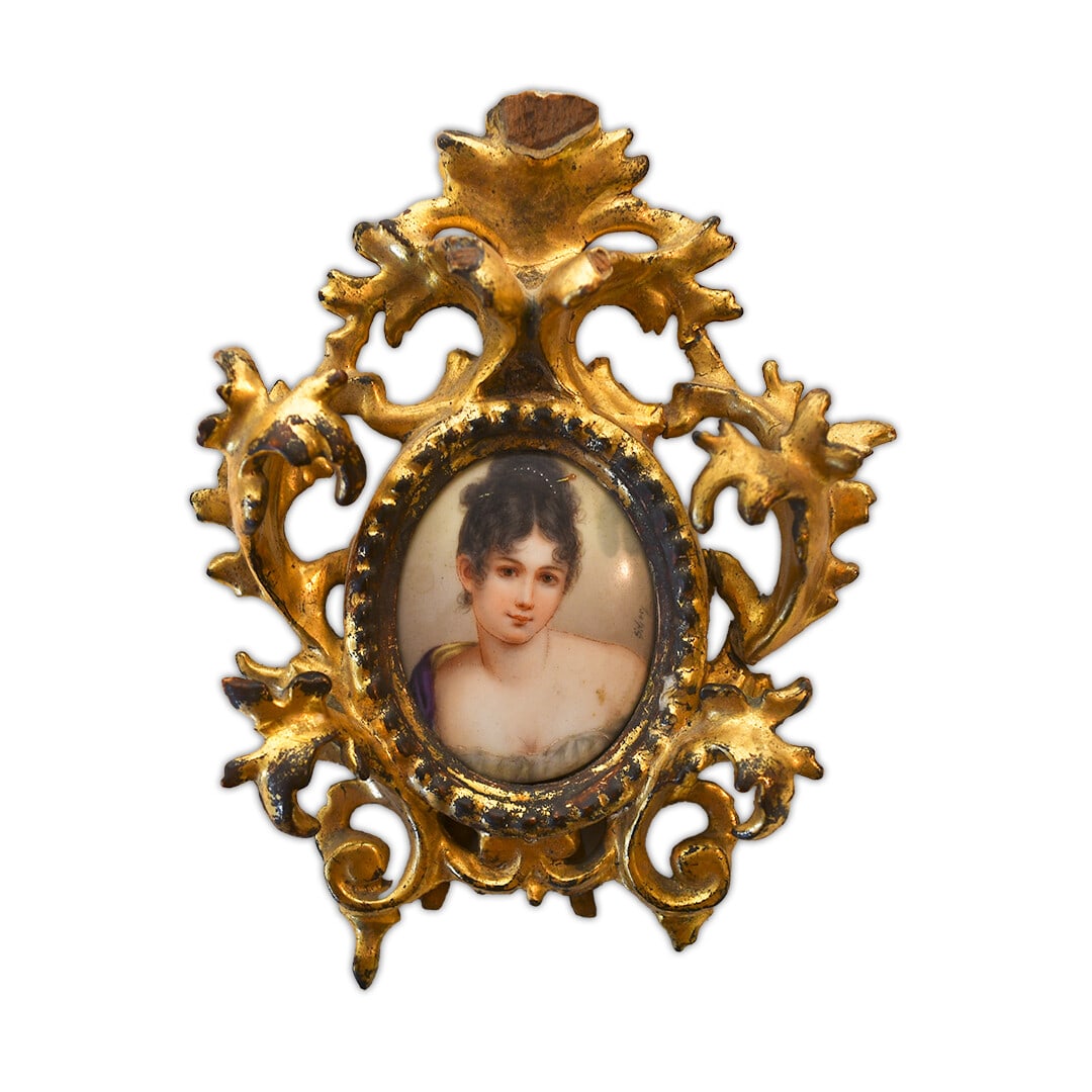 Miniature German Porcelain Plaque of Madame Resamier with Stand: Miniature German Porcelain Plaque of Madame Resamier with Stand This exquisite small German porcelain plaque features a beautifully detailed depiction of Madame Resamier. Standing at approximately 7 i