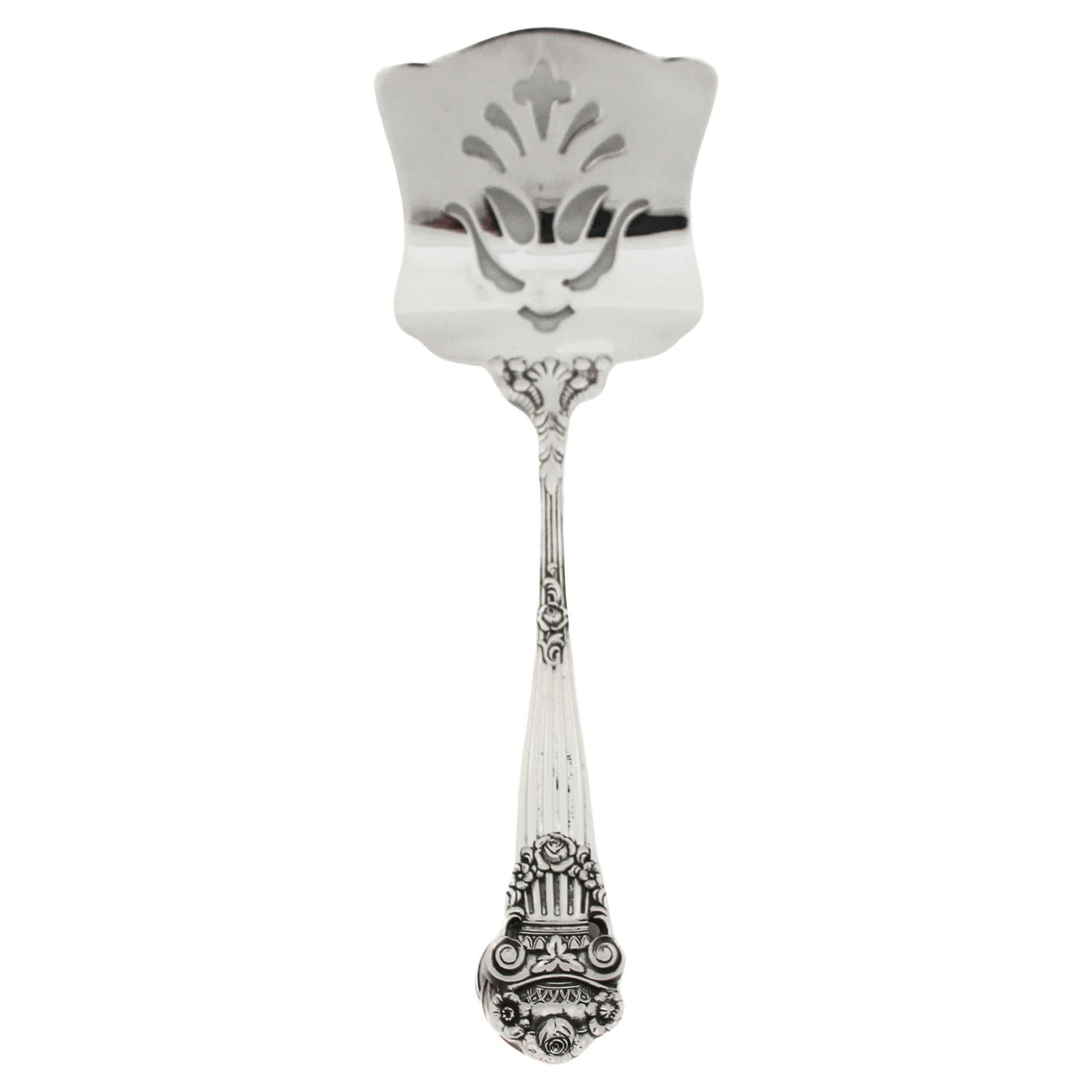 Towle Silversmiths Sterling Silver Georgian Server 1940s: Towle Silversmiths Sterling Silver Georgian Server 1940s This exquisite sterling silver server, crafted by Towle Silversmiths in the renowned "Georgian" pattern, showcases a beautiful Victorian design