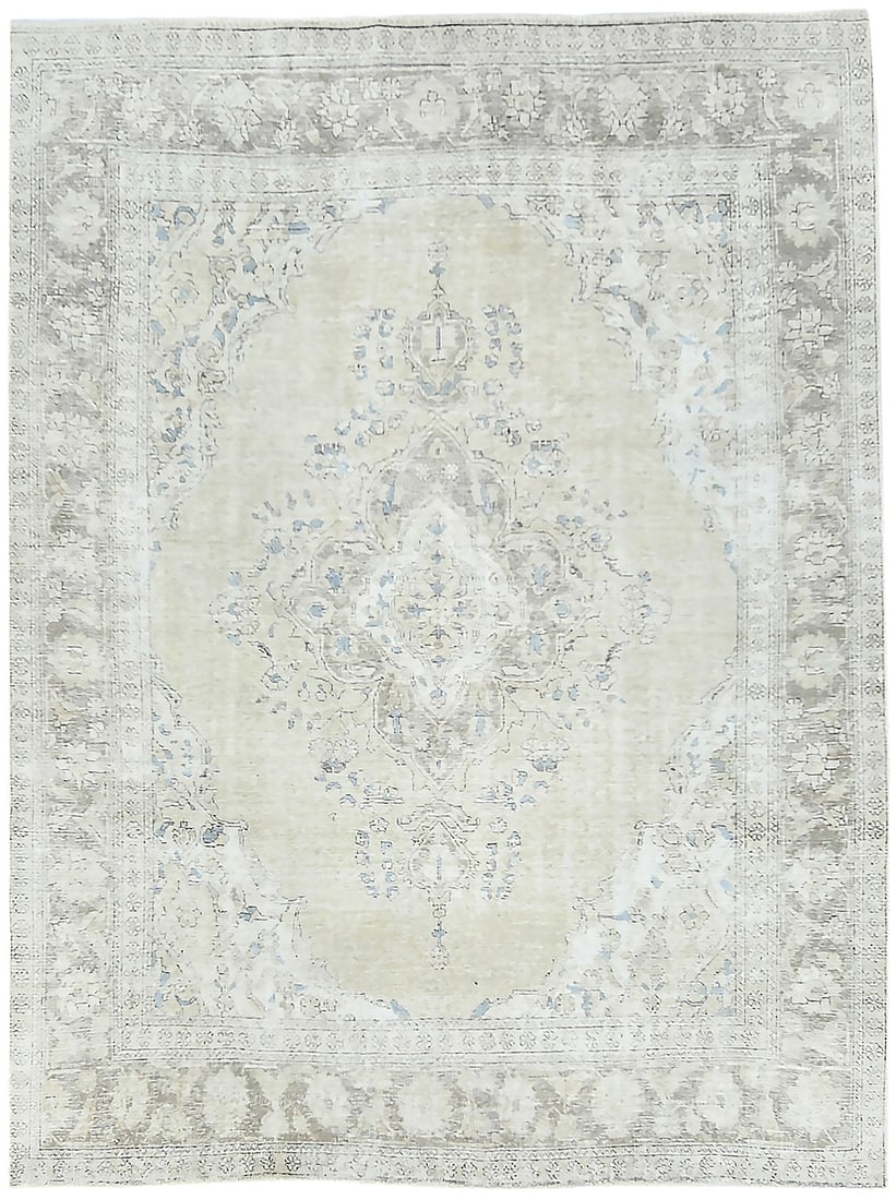 Hand-Knotted Wool Area Rug 6'10 x 9'4 Vintage Western Asia Floral Design: Hand-Knotted Wool Area Rug 6'10 x 9'4 Vintage Western Asia Floral Design This is a vintage hand-knotted wool area rug from Western Asia, dating from the 1950s. Featuring a classic floral pattern in mu