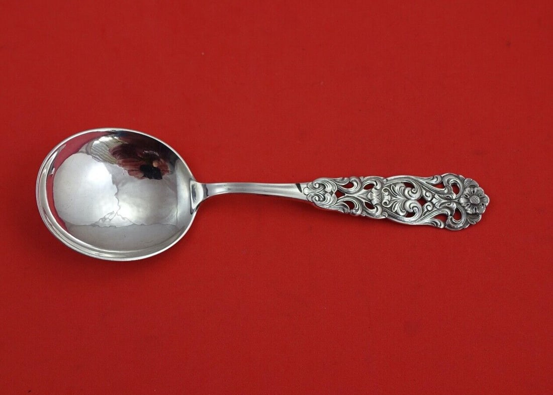 Th. Marthinsen Valdres .830 Silver Preserve Spoon 6 3/8 Inch: Th. Marthinsen Valdres .830 Silver Preserve Spoon 6 3/8 Inch Discover the Valdres Preserve Spoon, crafted by Th. Marthinsen in Norway from .830 silver. This exquisite heirloom piece measures 6 3/8 inc