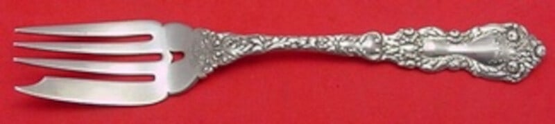 Gorham Imperial Chrysanthemum Sterling Silver Fish Fork 6 3/4": Gorham Imperial Chrysanthemum Sterling Silver Fish Fork 6 3/4" This exquisite fish fork, measuring 6 3/4 inches, features the elegant Imperial Chrysanthemum pattern by Gorham. Crafted from high-qualit