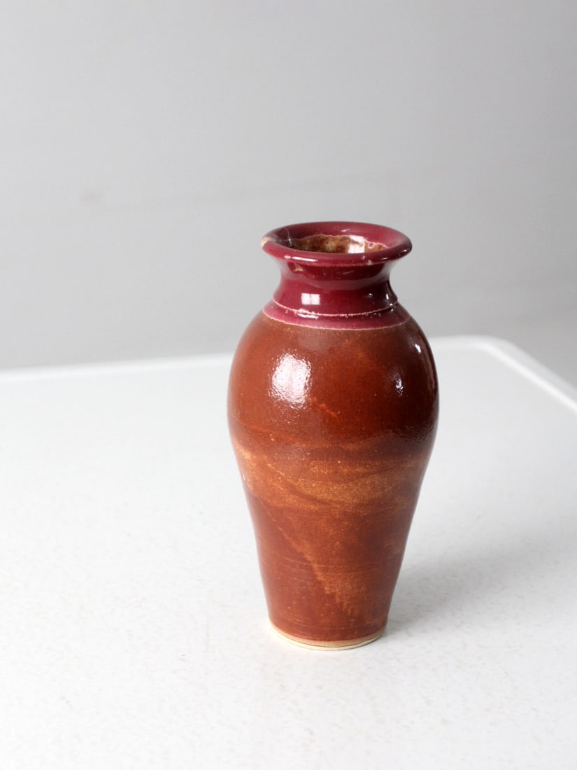 Mary Daly Vintage Studio Pottery Vase Handmade Maroon Glaze 9 Inch: Mary Daly Vintage Studio Pottery Vase Handmade Maroon Glaze 9 Inch This vintage studio pottery vase, crafted by artist Mary Daly, features a stunning maroon and russet tone glaze that enhances its han