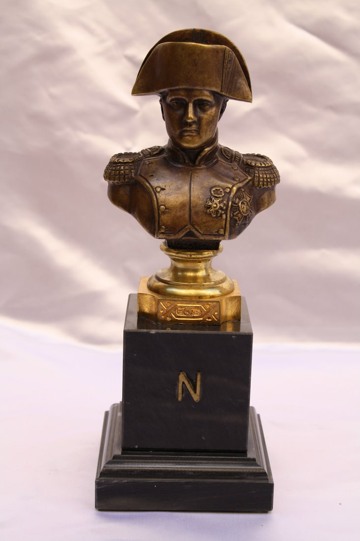 19th Century French Bronze Napoleon Sculpture on Marble Base: 19th Century French Bronze Napoleon Sculpture on Marble Base This stunning late 19th century French bronze sculpture depicts Napoleon and is mounted on a solid marble base. The piece showcases intrica
