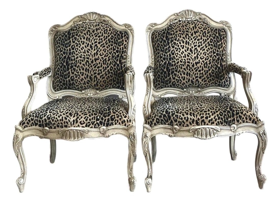 Pair of Vintage Leopard Print Fauteuil Chairs Hollywood Regency Style: Pair of Vintage Leopard Print Fauteuil Chairs Hollywood Regency Style Elevate your interior decor with this stunning pair of vintage fauteuil armchairs that embody the essence of Hollywood Regency sty