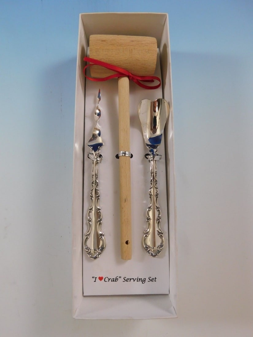 Gorham Strasbourg Sterling Silver I Love Crab 3-Pc Serving Set Gift Boxed: Gorham Strasbourg Sterling Silver I Love Crab 3-Pc Serving Set Gift Boxed Elevate your dining experience with the Strasbourg by Gorham Sterling Silver "I Love Crab" Serving Set, a delightful gift for