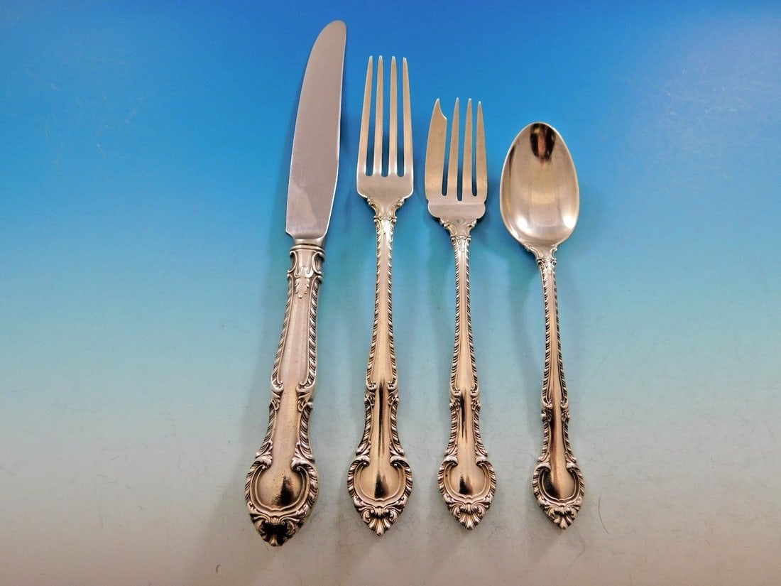 Gorham English Gadroon Sterling Silver Flatware Set for 8 - 32 Pieces with Storage Chest: Gorham English Gadroon Sterling Silver Flatware Set for 8 - 32 Pieces with Storage Chest Presenting the exquisite English Gadroon flatware set by Gorham, crafted from high-quality sterling silver. Thi