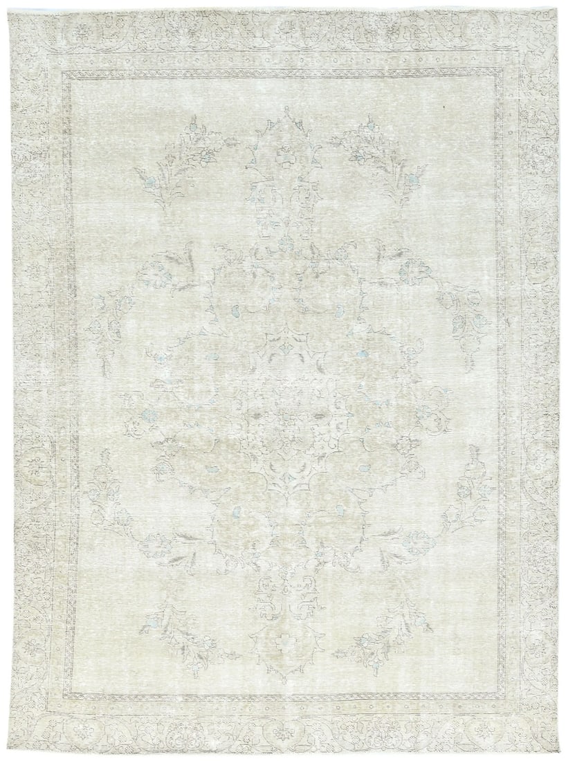 Vintage Hand-Knotted Oriental Wool Rug 8'8 x 11'9 Floral Design: Vintage Hand-Knotted Oriental Wool Rug 8'8 x 11'9 Floral Design Enhance your living space with this vintage distressed Oriental wool rug, featuring a beautiful muted beige floral design. Measuring app