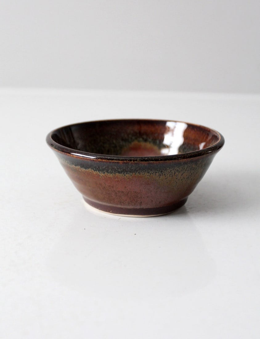 Handmade Vintage Studio Pottery Bowl Signed Russet Olive 5 Inch: Handmade Vintage Studio Pottery Bowl Signed Russet Olive 5 Inch This vintage studio pottery bowl is a stunning handmade piece, signed by the artist, featuring a captivating blend of russet and olive h