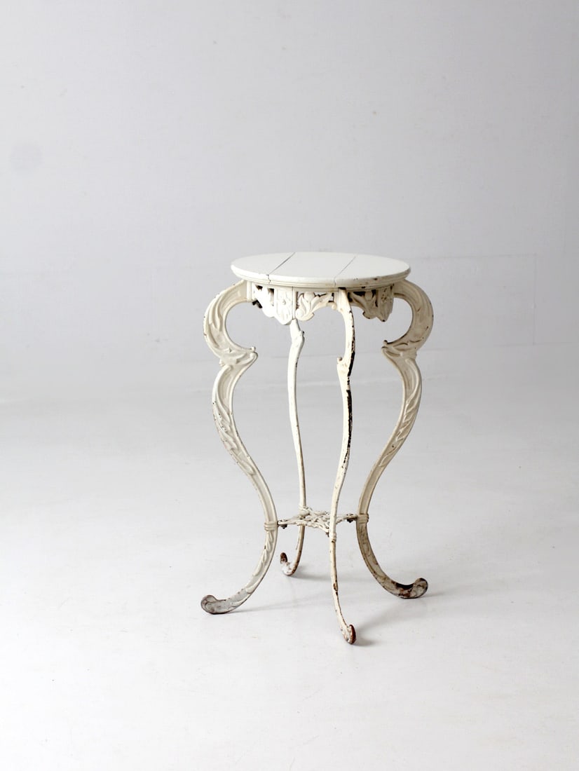 19th Century Victorian Cast Iron Pedestal Accent Table: 19th Century Victorian Cast Iron Pedestal Accent Table This exquisite 19th-century cast iron accent table showcases a classic Victorian art nouveau style. Its elegantly painted cream cast iron base su