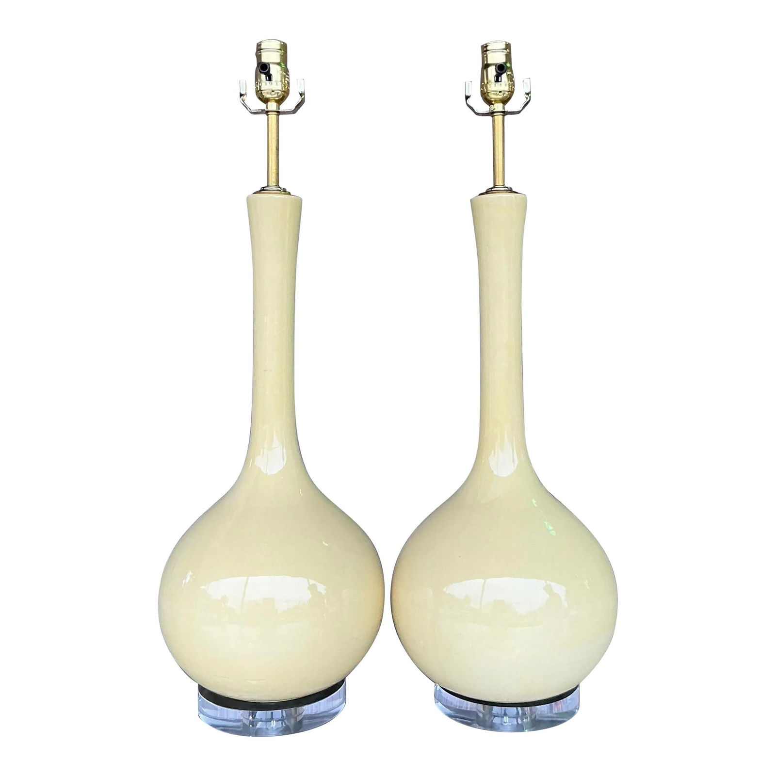 Pair of Vintage Mid-Century Modern Glazed Ceramic Gourd Lamps: Pair of Vintage Mid-Century Modern Glazed Ceramic Gourd Lamps Enhance your space with this stunning pair of Vintage Mid-Century Modern Glazed Ceramic Gourd Lamps. These lamps showcase a unique gourd s