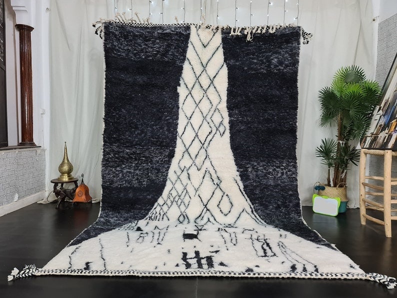 Authentic Handmade Black and White Moroccan Berber Wool Rug: Authentic Handmade Black and White Moroccan Berber Wool Rug Discover the beauty of this Authentic Soft Stunning Black & White Handmade Moroccan Berber Wool Rug, meticulously handwoven in the Middle At