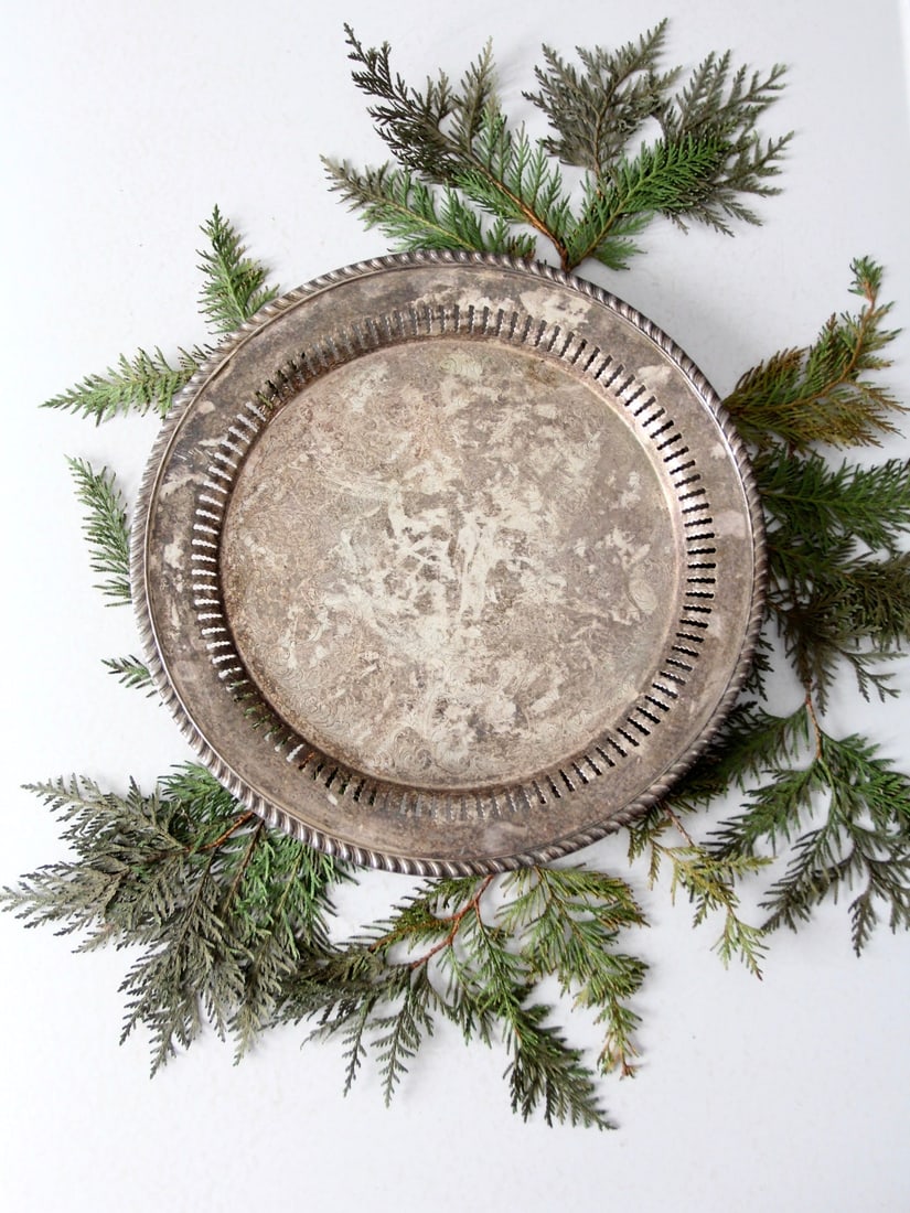 Antique Gotham Silverplate Copper Tray 13.75 Inch Paisley Design: Antique Gotham Silverplate Copper Tray 13.75 Inch Paisley Design This exquisite antique Gotham silverplate copper tray, dating back to the early 20th century, showcases a beautiful etched central pais