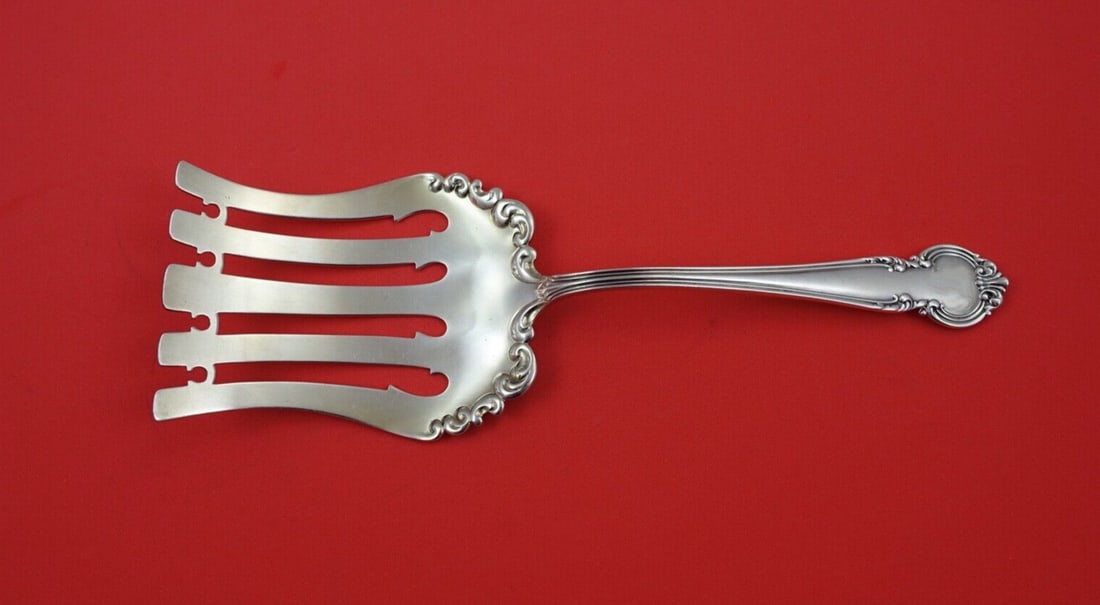 Reed and Barton La Comtesse Sterling Silver Asparagus Fork 9 1/4": Reed and Barton La Comtesse Sterling Silver Asparagus Fork 9 1/4" Presenting the exquisite La Comtesse Asparagus Fork, crafted by Reed and Barton. This elegant serving fork measures 9 1/4 inches and i