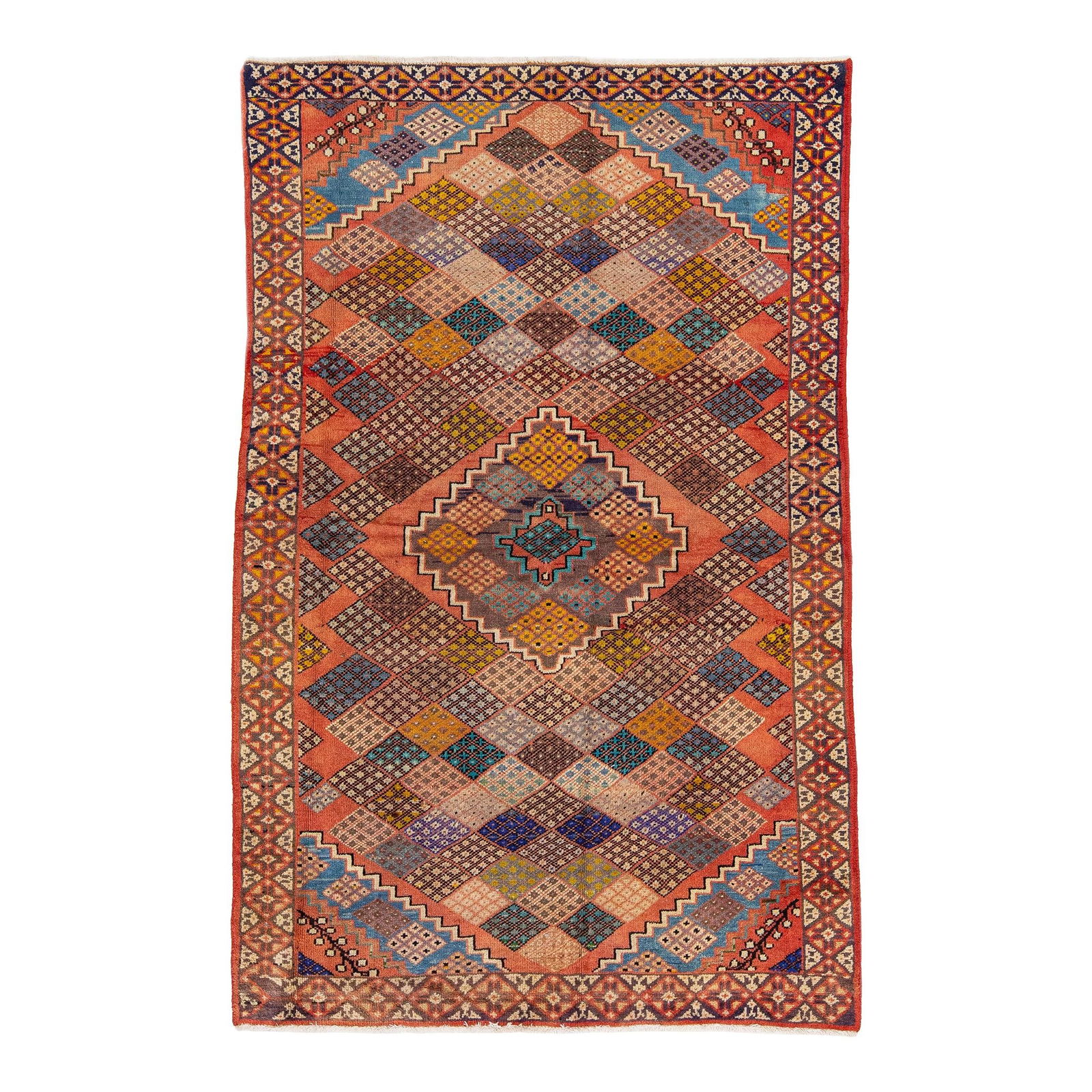 1960s Handmade Shiraz Peach Wool Rug with Medallion Design: 1960s Handmade Shiraz Peach Wool Rug with Medallion Design Discover the charm of this 1960s Vintage Handmade Shiraz Wool Rug, featuring a warm peach color field beautifully framed in beige. The rug sh