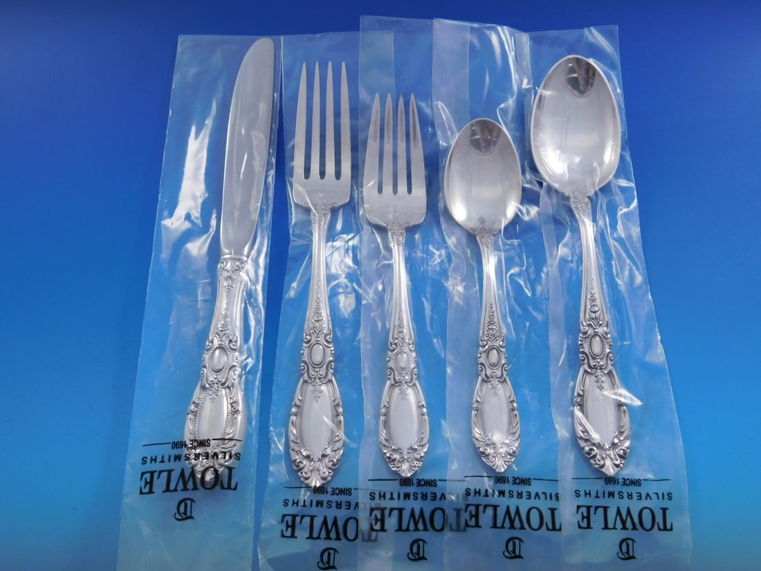 Towle King Richard Sterling Silver Flatware Set for 8 - 40 Pieces with Storage Chest: Towle King Richard Sterling Silver Flatware Set for 8 - 40 Pieces with Storage Chest Elevate your dining experience with the exquisite King Richard Sterling Silver Flatware Set by Towle. This stunning