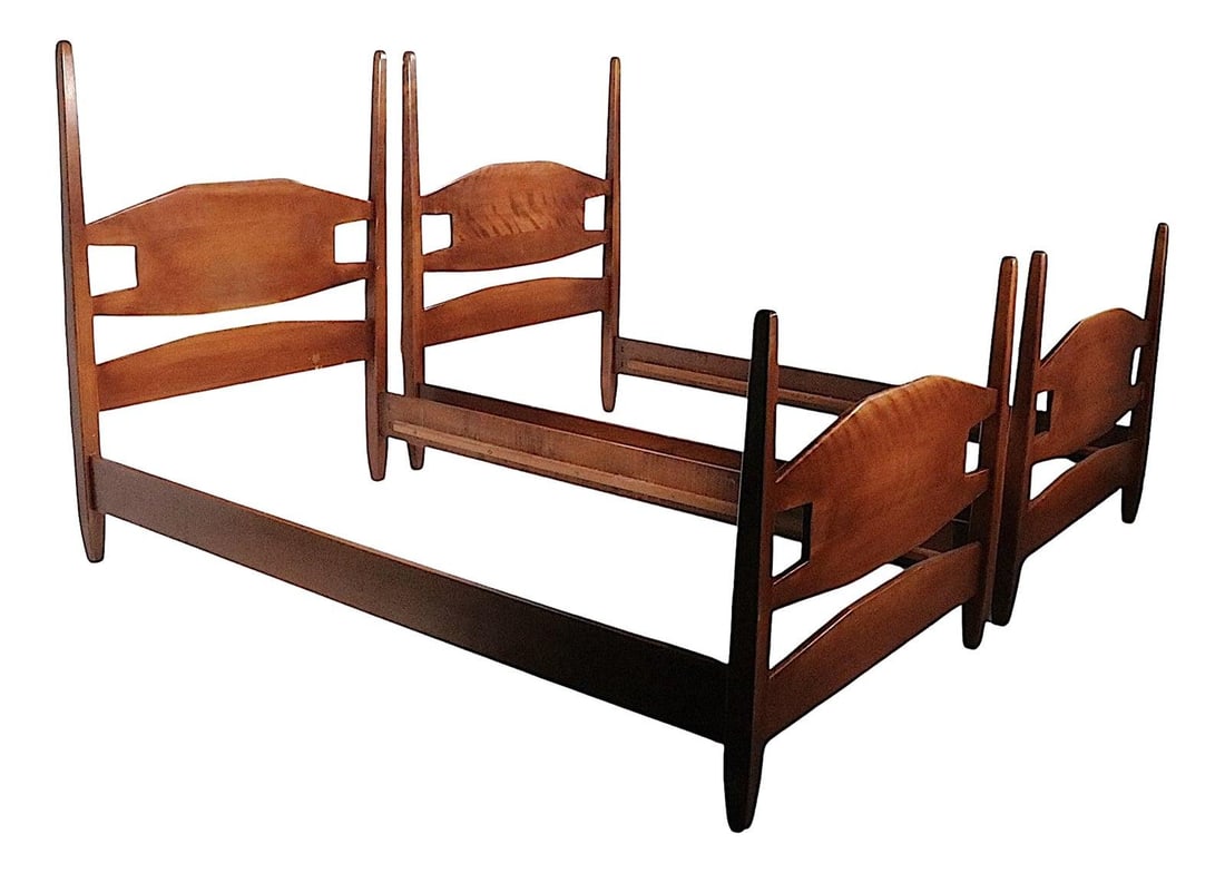 Cushman Colonial Creation Twin XL Beds by Herman DeVries 1930s Pair: Cushman Colonial Creation Twin XL Beds by Herman DeVries 1930s Pair Presenting an exceptional pair of Cushman Colonial Creation twin XL beds, attributed to the renowned designer Herman DeVries, dating