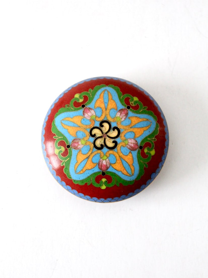 Red Enamel Floral Cloisonne Brass Trinket Box 3.125 Inch Diameter Vintage: Red Enamel Floral Cloisonne Brass Trinket Box 3.125 Inch Diameter Vintage This vintage cloisonne trinket box features deep red enamel with a floral motif accented in blue, green, and gold. The intrica