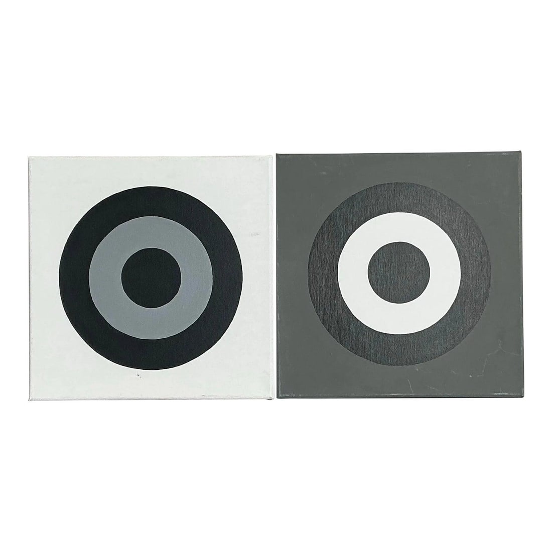 Set of 2 Vintage Geometric Abstract Oil Paintings on Canvas: Set of 2 Vintage Geometric Abstract Oil Paintings on Canvas Enhance your decor with this stunning set of two vintage-inspired geometric abstract oil paintings. Each piece features clean concentric cir