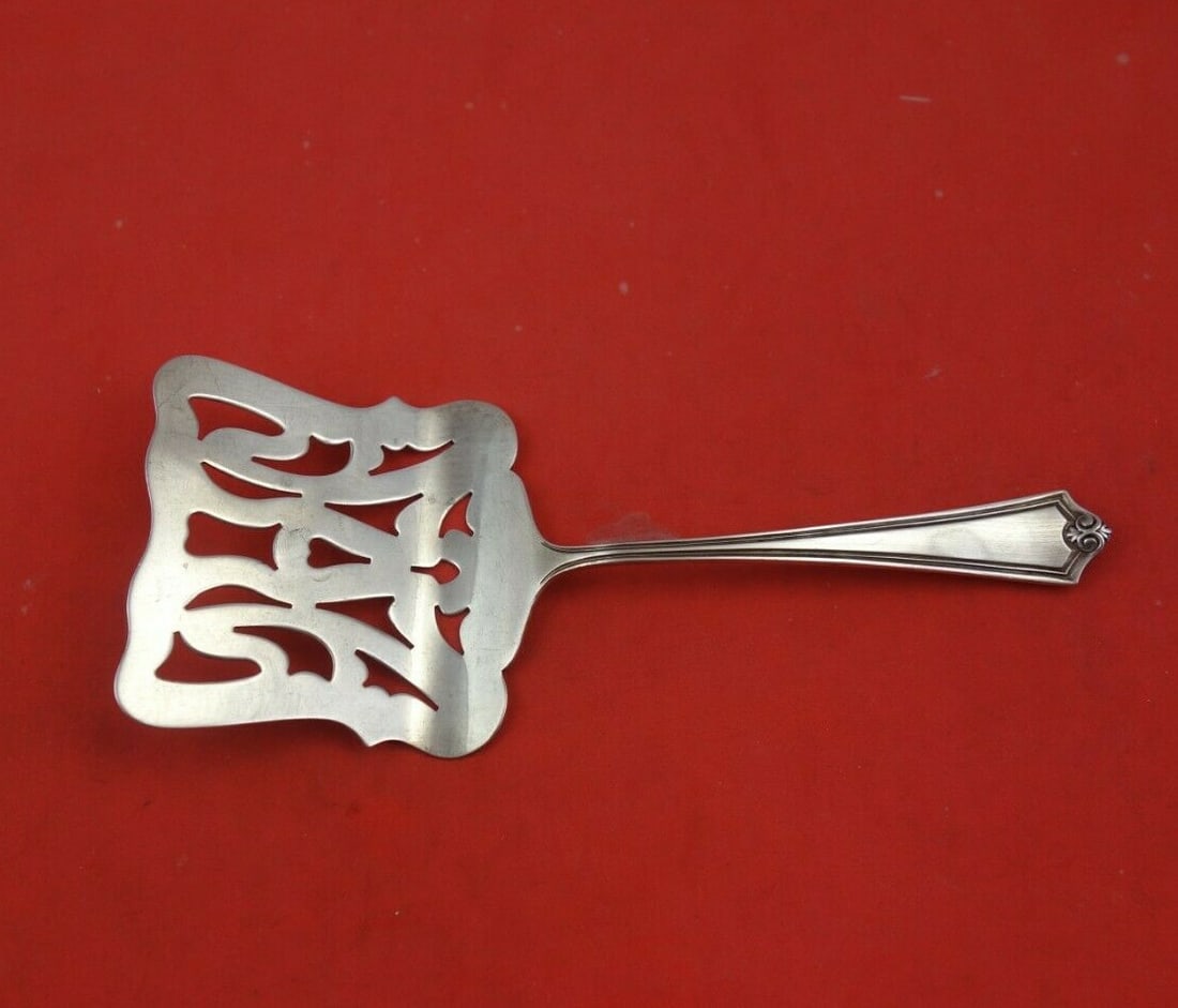 SSMC-Saart Potomac Sterling Silver Petit Four Server 6.5": SSMC-Saart Potomac Sterling Silver Petit Four Server 6.5" Presenting a timeless piece from the Potomac pattern by SSMC-Saart, this sterling silver petit four server measures 6 1/2 inches. Crafted betw