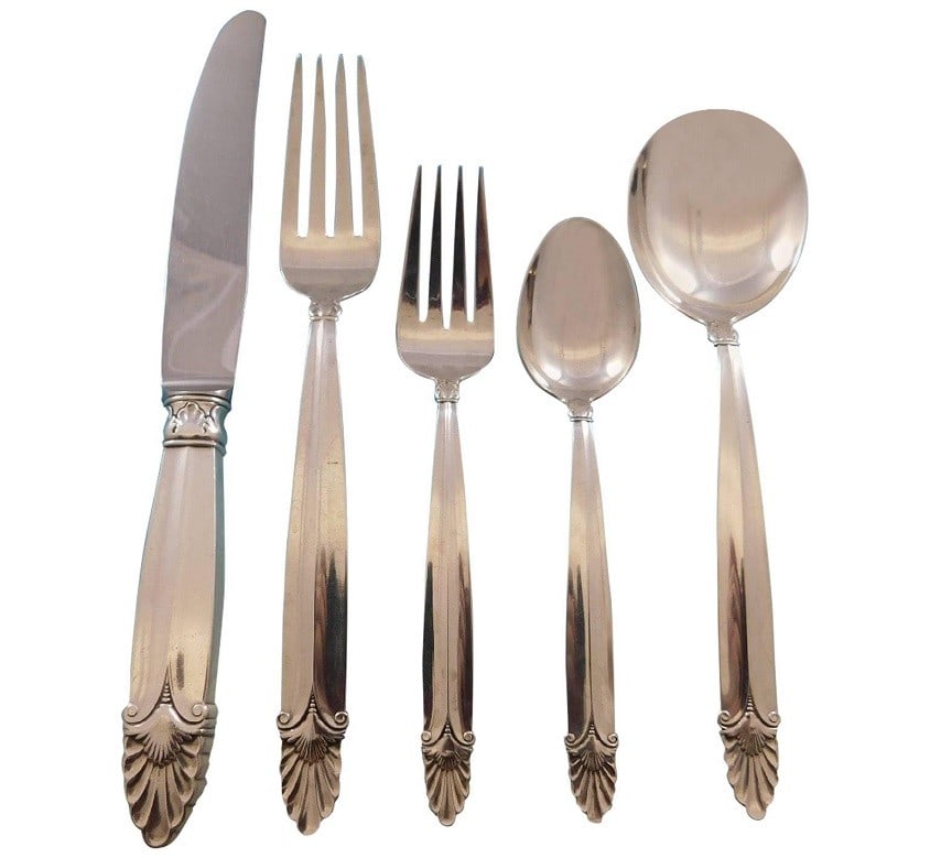 International Empress Sterling Silver Flatware Set 40 Pcs for 8 Guests: International Empress Sterling Silver Flatware Set 40 Pcs for 8 Guests Experience elegant dining with the Empress by International Sterling Silver Flatware Set, featuring a classic Art Deco style. Thi