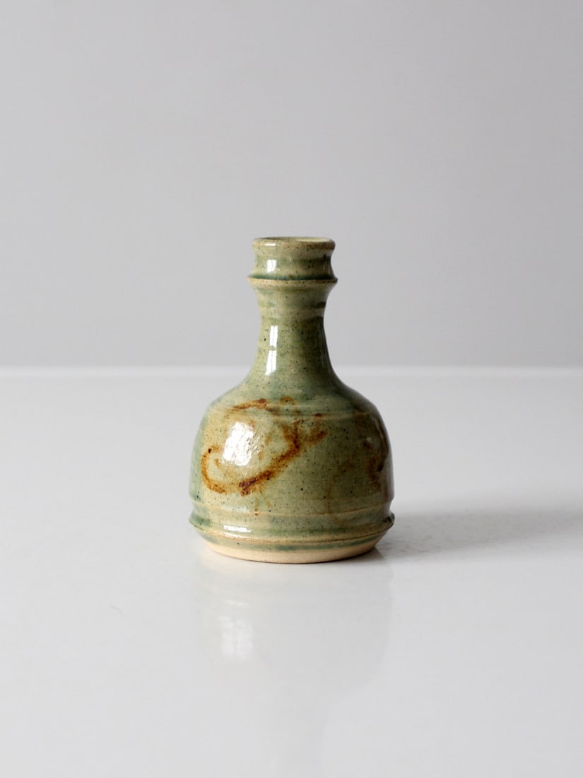 Vintage Dodge Station Pottery Vase by Jeff Napp 1984 Green Glaze: Vintage Dodge Station Pottery Vase by Jeff Napp 1984 Green Glaze Presenting a charming vintage Dodge Station Pottery bottleneck vase, created in 1984 by artist Jeff Napp. This hand-thrown vase feature