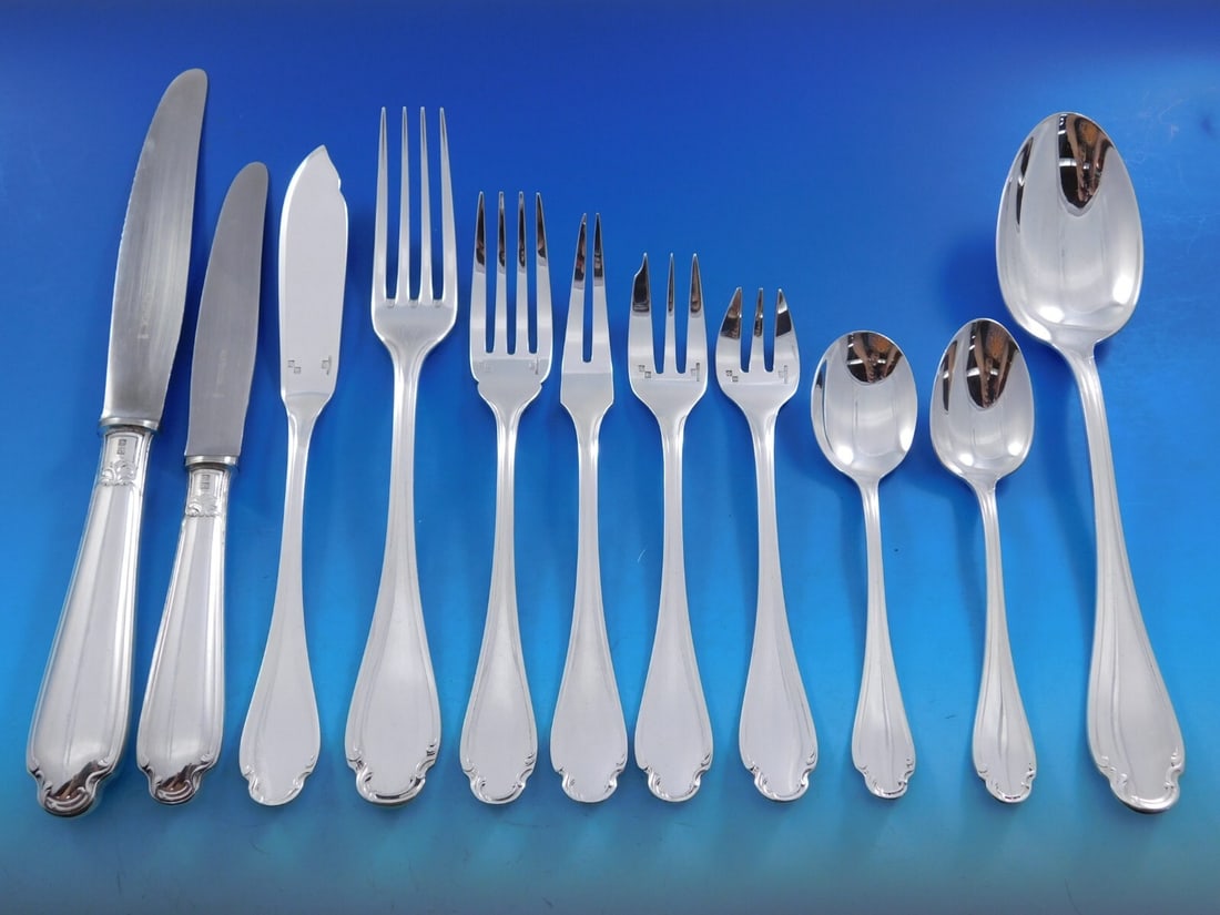 Christofle Pompadour Silverplate Flatware Set 142 Pieces with Vintage Chest: Christofle Pompadour Silverplate Flatware Set 142 Pieces with Vintage Chest Experience the elegance of dining with the Pompadour flatware service set by Christofle, a renowned French brand known for i