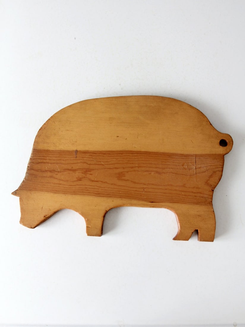 Vintage Wooden Pig Cutting Board with Hanging Loop 17.25in (1 of 9)