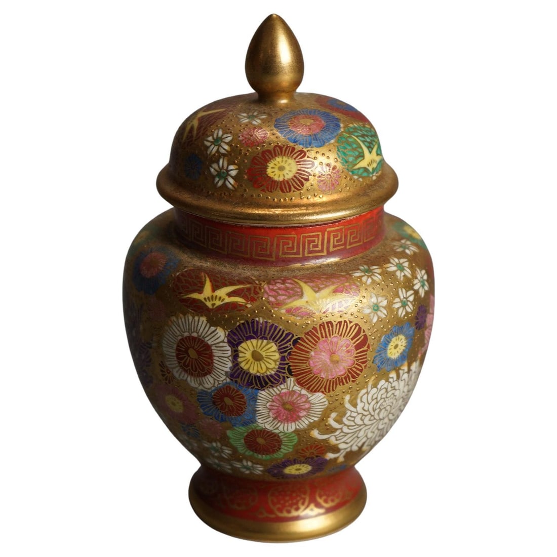 Antique Japanese Satsuma Lidded Urn Hand-Painted Floral Gilt C1920: Antique Japanese Satsuma Lidded Urn Hand-Painted Floral Gilt C1920 Discover this exquisite Antique Japanese Satsuma hand-painted floral and gilt pottery lidded urn from circa 1920. This finely crafted